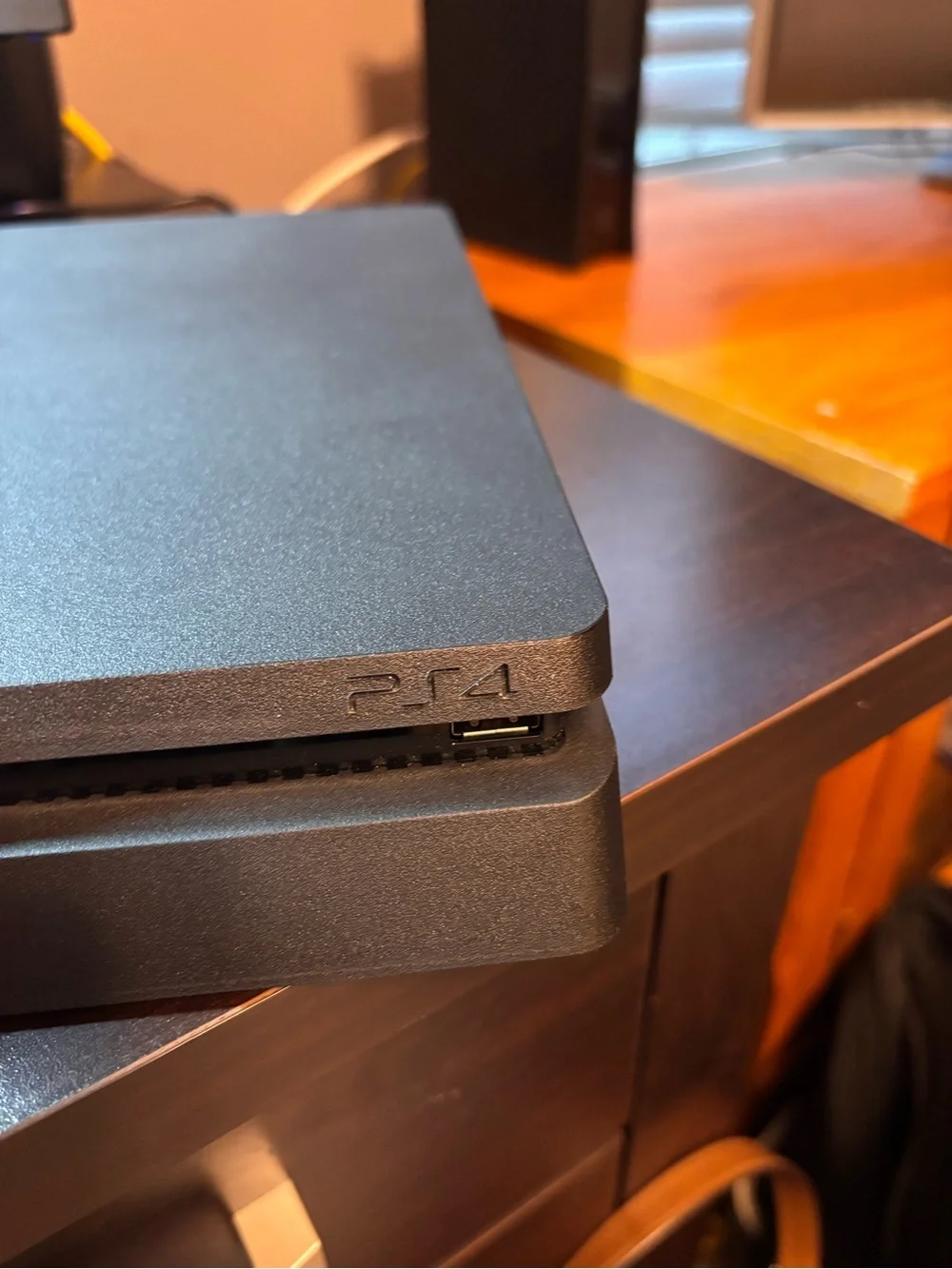 Sony ps4 slim